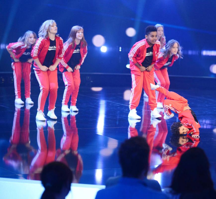 Die Show kennt keine Einschränkungen: Weder im Tanzstil, noch in der Formationsstärke. Ob´ Einzeltänzer, Duos oder Gruppen, ob Schüler, Profi oder Senior allein die Performance zählt