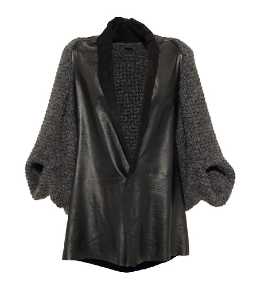 Blazer mit gestrickten Fledermausärmeln von f.rau berlin, ca. 570 Euro