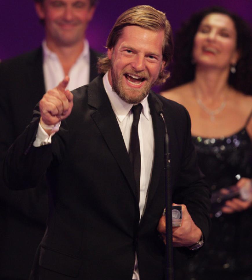 Schauspieler Henning Baum freut sich über die Auszeichnung in der Kategorie