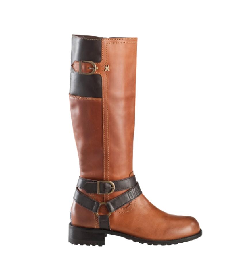 Kniehohe Stiefel im Reiterstil sind jetzt wieder mega angesagt und viel zu schade, um sie nur auf dem Ponyhof vorzuführen! Robuste Stiefel mit Riemen von Gaastra, ca. 200 Euro