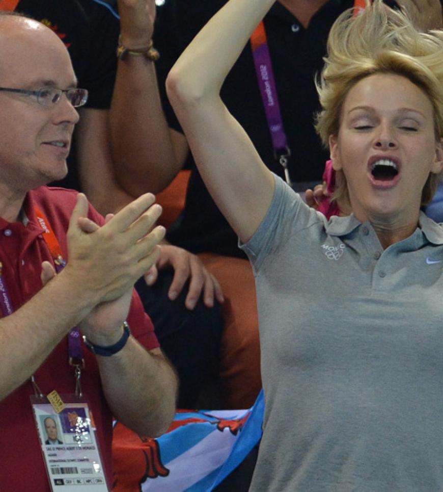 Prinz Albert von Monaco und seine Prinzessin Charlene feuern das südafrikanische Schwimmer-Team in London an