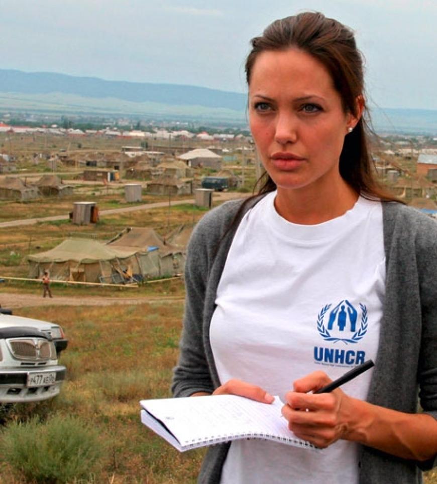 In Kambodscha kämpft Angelina gegen Landminen