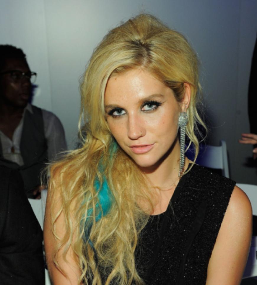 Kesha posierte gekonnt für die anwesenden Fotografen