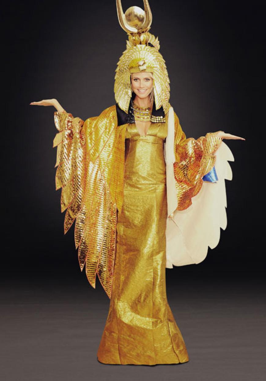 Ihre eigentliche Halloween-Party war 2012 wegen Hurrikan Sandy ausgefallen. Doch im Advent feierte Heidi Klum nach - als Cleopatra. Zwar nicht richtig gruselig, dafür ein echter Hingucker.