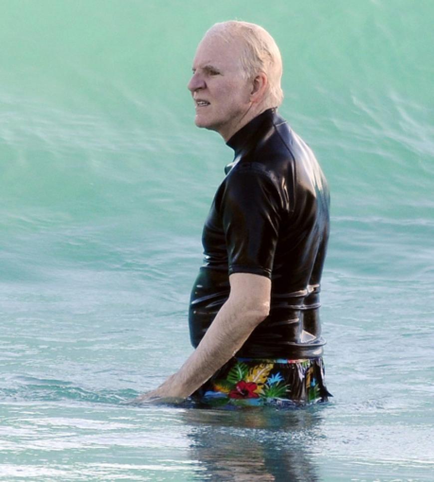 Wer planscht denn da im kristallklaren Wasser? Ein Tipp: Es ist ein echter Hollywood-Star!