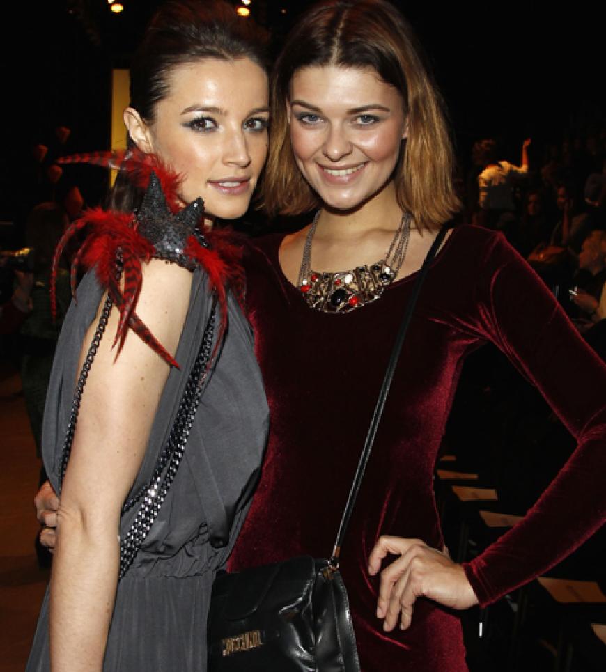 Die beiden ehemalige GNTM-Teilnehmerinnen Wanda Badwal und Janina Delia Schmidt zu Besuch auf der Fashion Week in Berlin