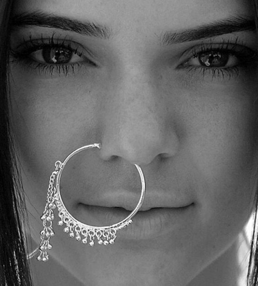 Schräger Look! Kendall Jenner mit einem riesigen Nasenring im Gypsy-Style