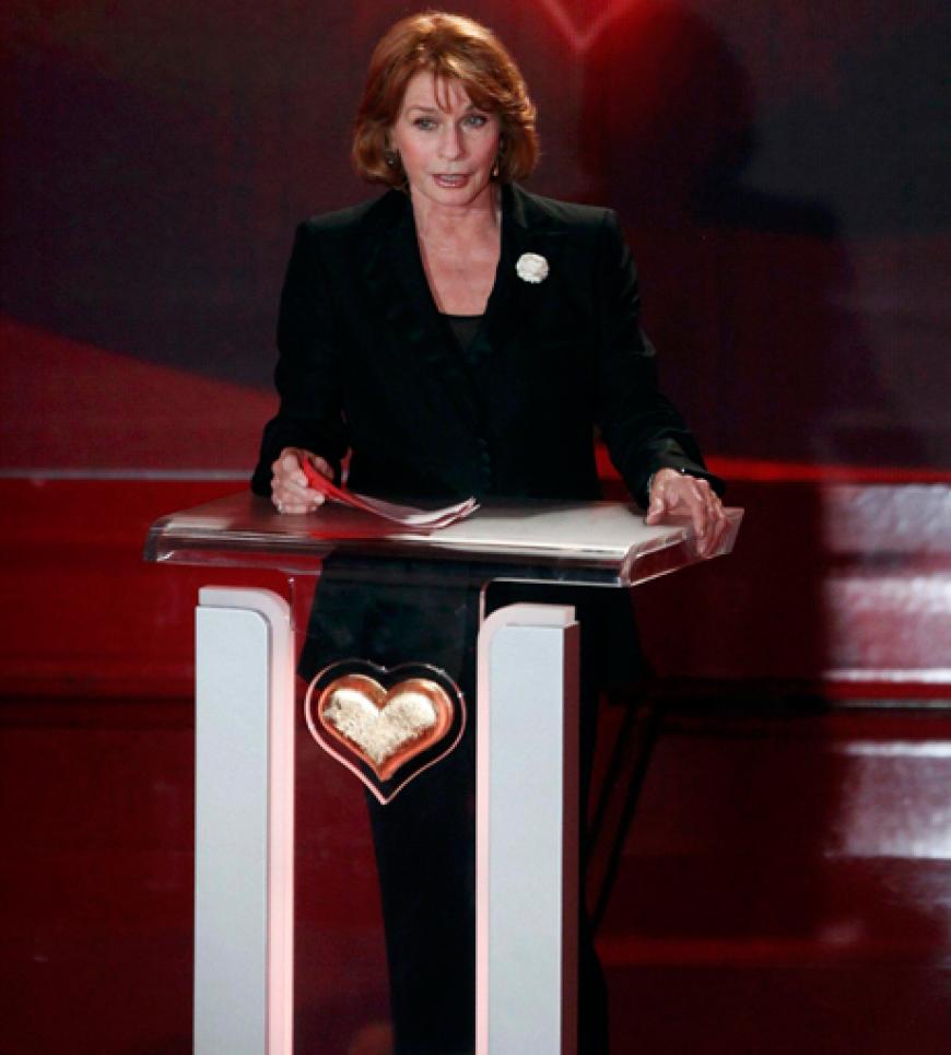 Auch Senta Berger zeigte ihren Einsatz - und hielt neben einer Laudatio auch den Telefonhörer fest in der Hand. Übrigens: Jeder Spendencent fließt direkt und ohne Abzüge in Kinderprojekte