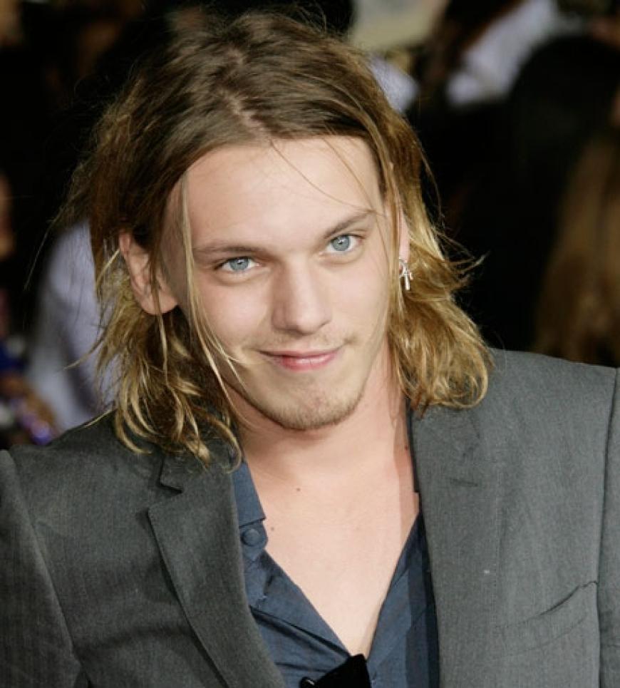 Jamie Campbell Bower verkörpert im zweiten