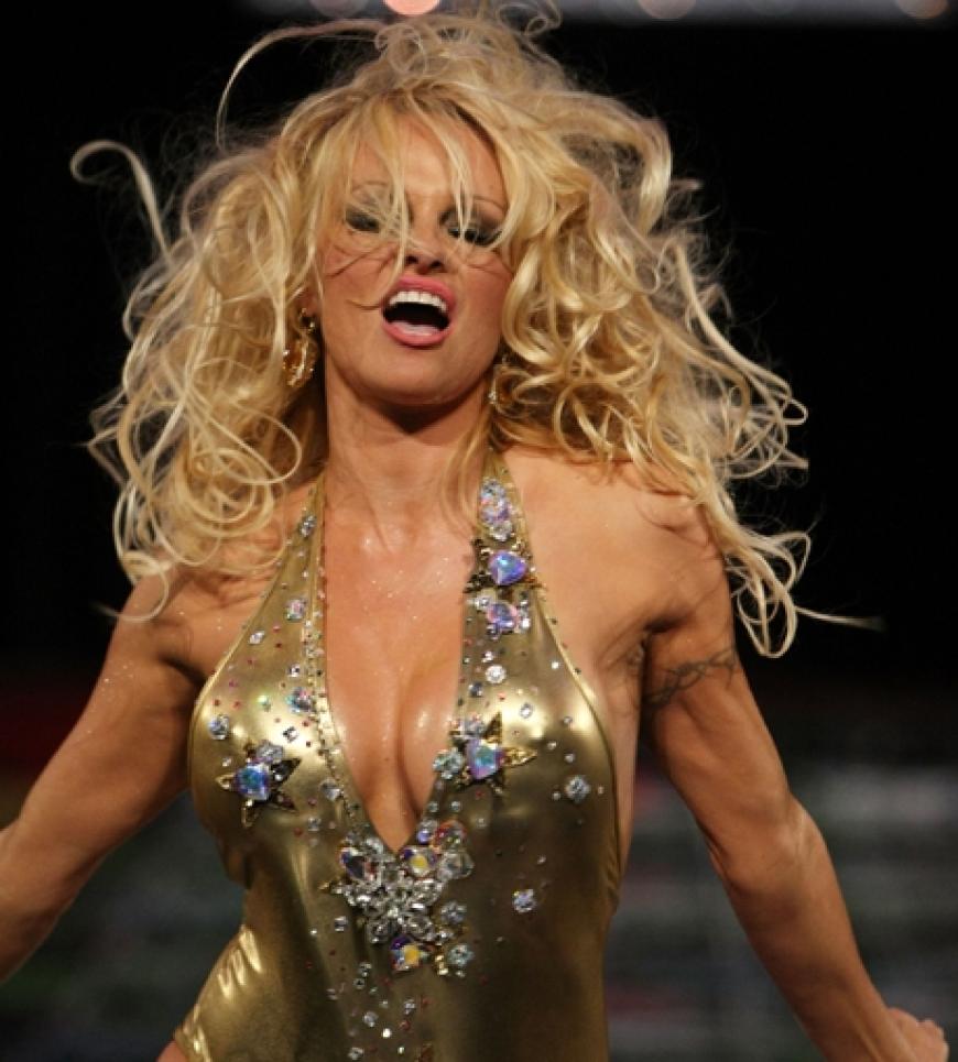 Was ist denn mit Pamela los? Ist die wilde Performance der 41-Jährigen wirklich noch sexy?