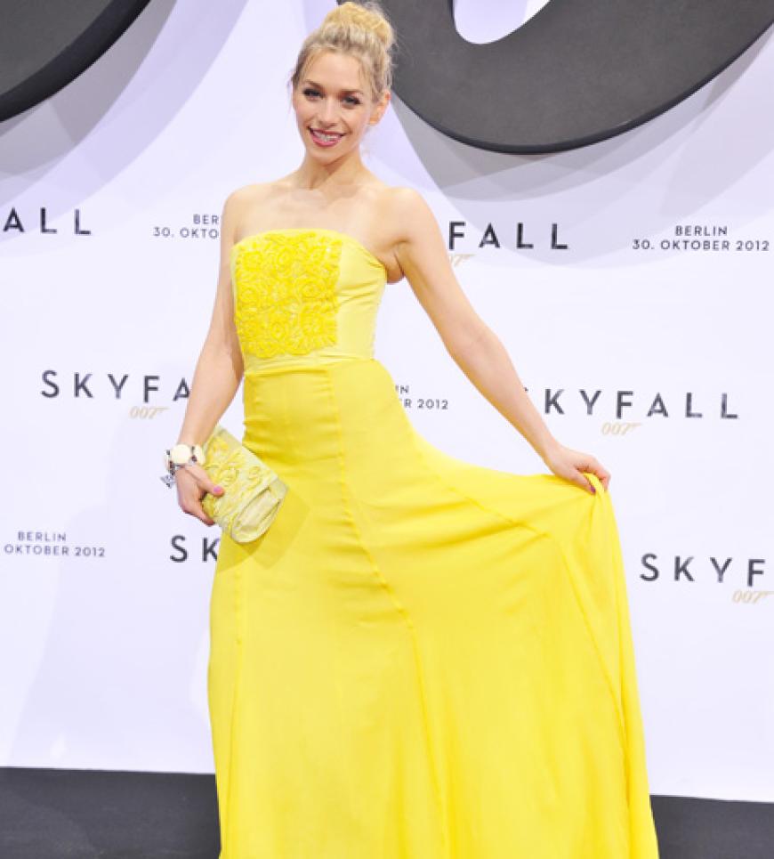 Schauspielerin Julia Dietze strahlte - in ihrem zitronengelben Kleid