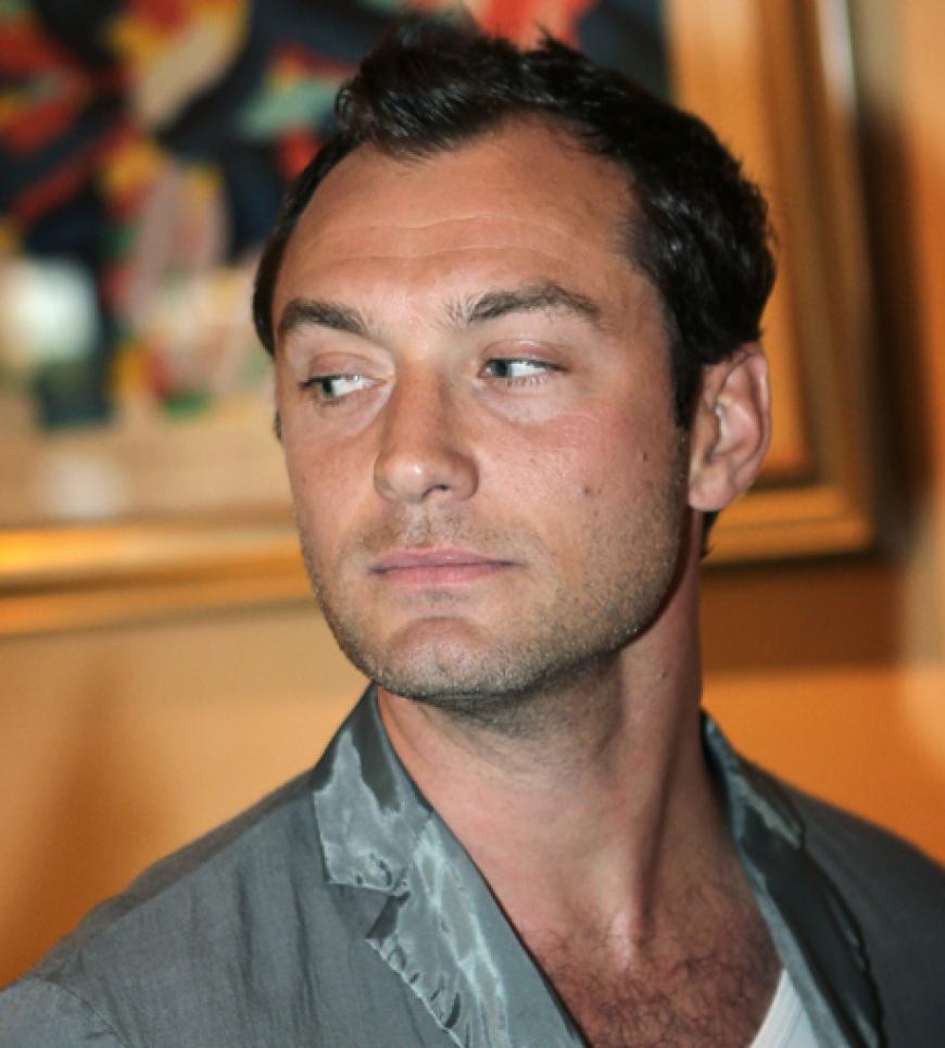 Jude Law ist in Cannes angekommen. Der Schauspieler gehört in diesem Jahr der achtköpfigen Jury an