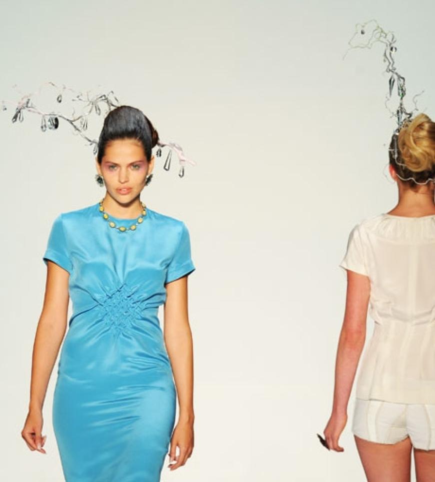 Sie lernten sich bei ihrem Modedesign Studium am Berliner Lette Verein kennen und gründeten 2004 ihr gemeinsames Label, mit Sitz in der Deutschen Hauptstadt