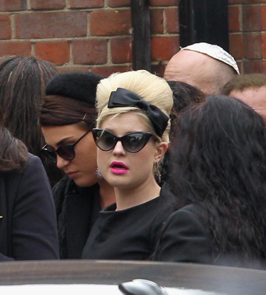 Erschüttert von dem plötzlichen Tod ihrer Freundin zeigte sich auch Kelly Osbourne