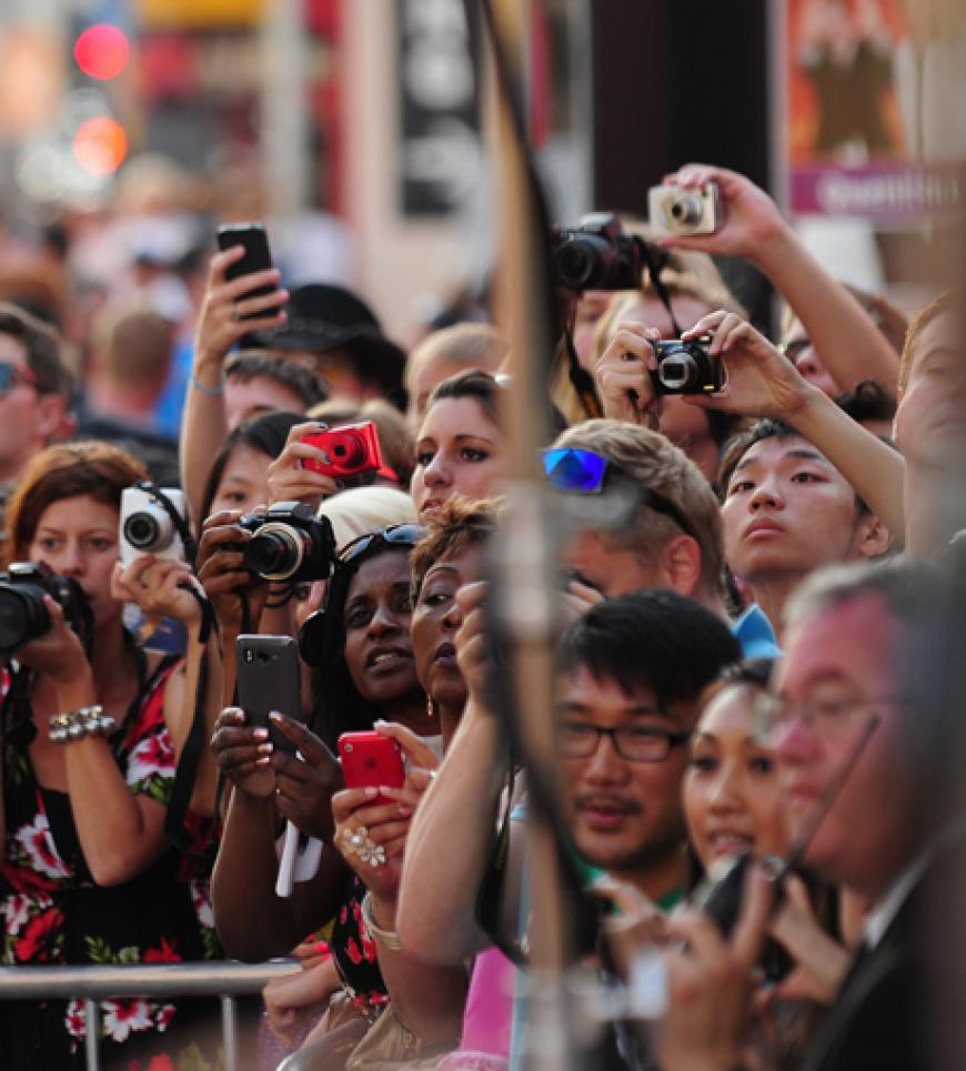 Hunderte Fans warteten gespannt vor dem Chinese Theatre in Los Angeles