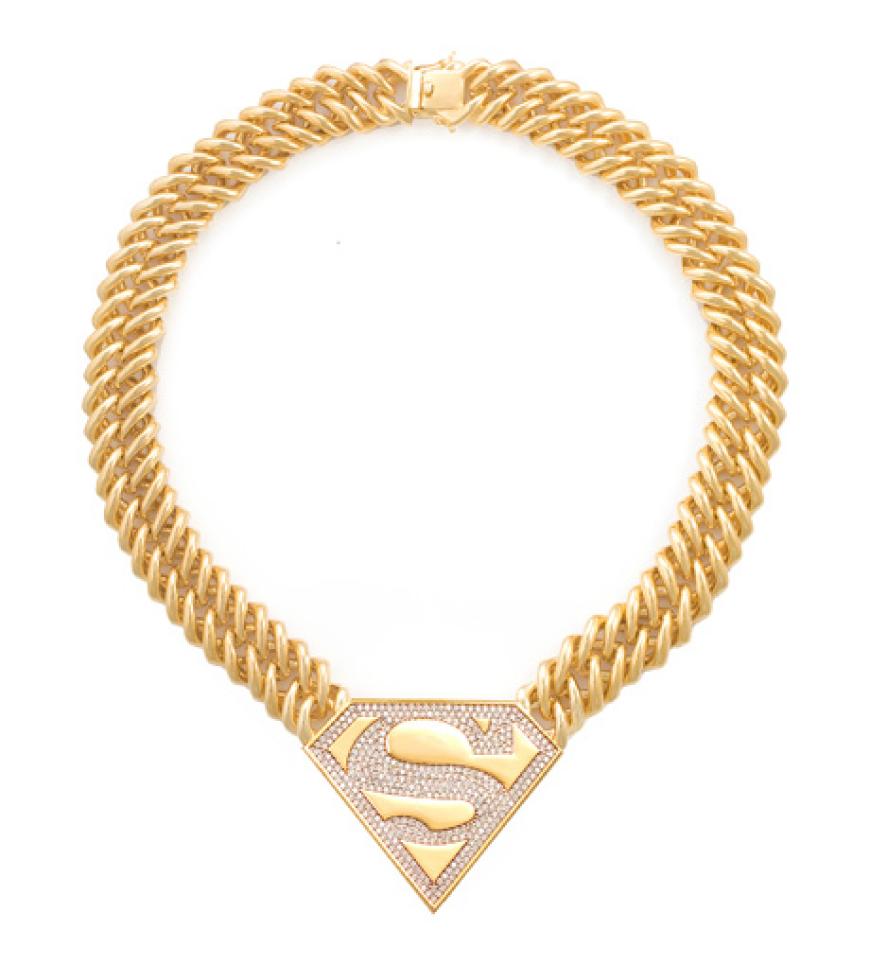 Die etwas andere Statement-Kette mit dickem Superman-Logo. Über noirjewelry.com, ca. 395 Euro
