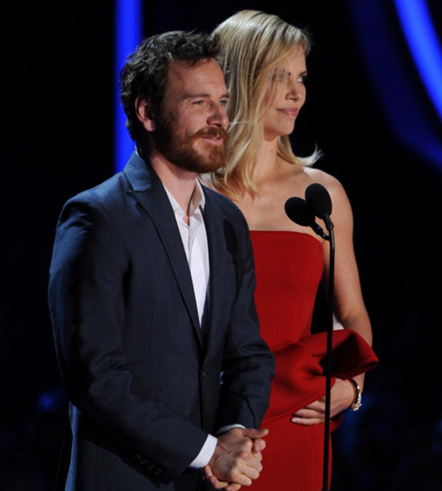 Michael Fassbender und Charlize Theron zeigten sich bei ihrer Laudatio für die Kategorie