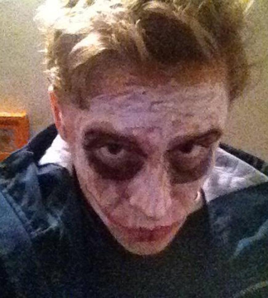Matthias Schweighöfer zeigt uns den Joker - und ähnelt tatsächlich dem verstorbenen Heith Ledger enorm!
