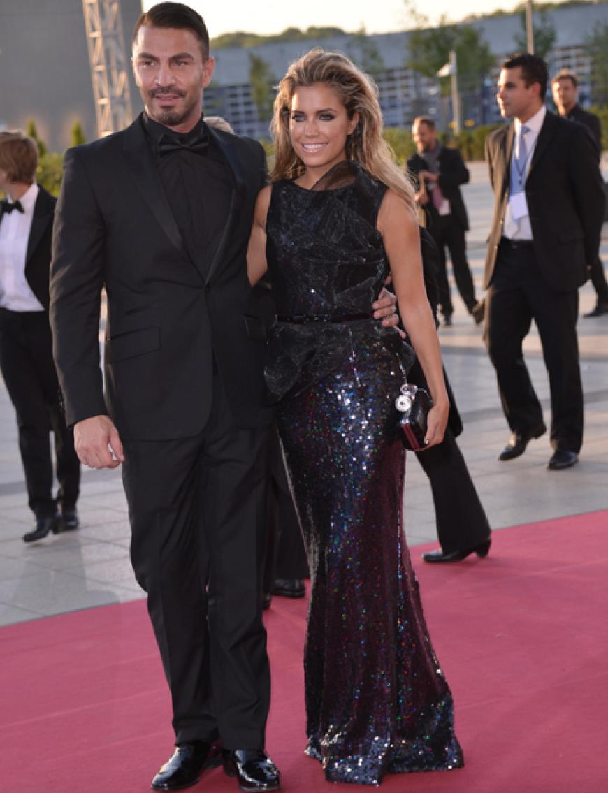 Style-Queen Sylvie van der Vaart sorgte nicht nur in ihrer schicken Glitzerrobe für Aufsehen, sondern auch mit ihrer männlichen Begleitung. Aber Entwarnung - das ist ihr Visagist!