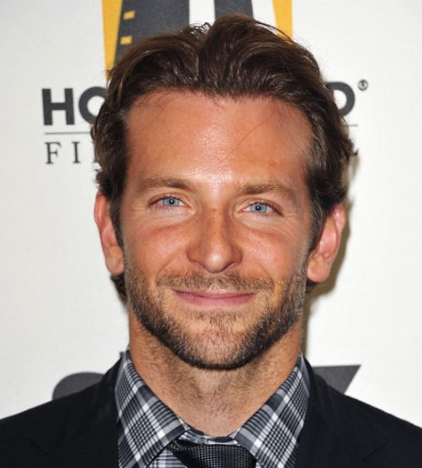 Fünf Monate vor der Vergabe der Oscar-Trophäen hat Hollywood mit einem riesigen Staraufgebot die Filmpreis-Saison eingeläutet. Zum 13. Mal wurden am letzten Montag, 26.10., in Beverly Hills die Hollywood Awards verliehen. Bradley Cooper, Robert DeNiro, Diane Kruger und Sandra Bullock zählten zu den zahlreichen Stars auf dem roten Teppich vor dem Beverly Hilton Hotel