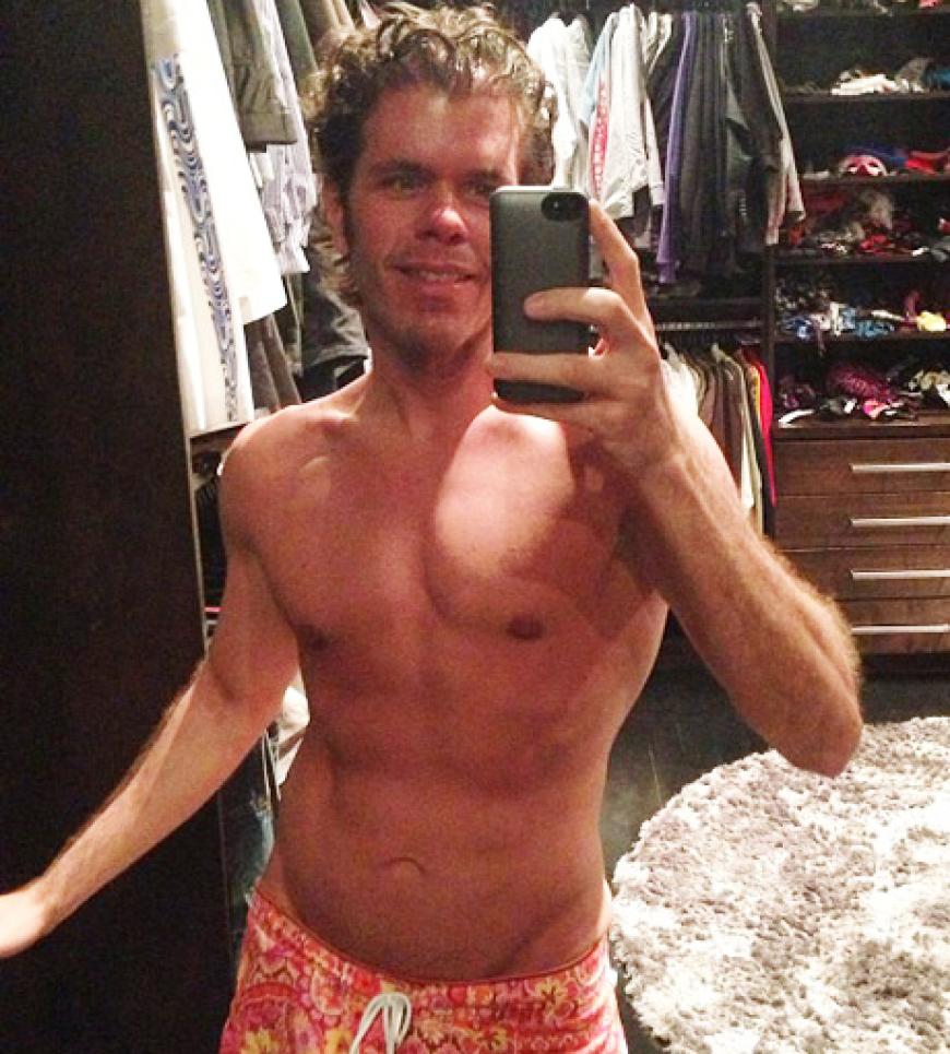 Promi-Blogger Perez Hilton zeigt sich gern im Rampenlicht. Vor allem seitdem er ein richtiges Sixpack hat.
