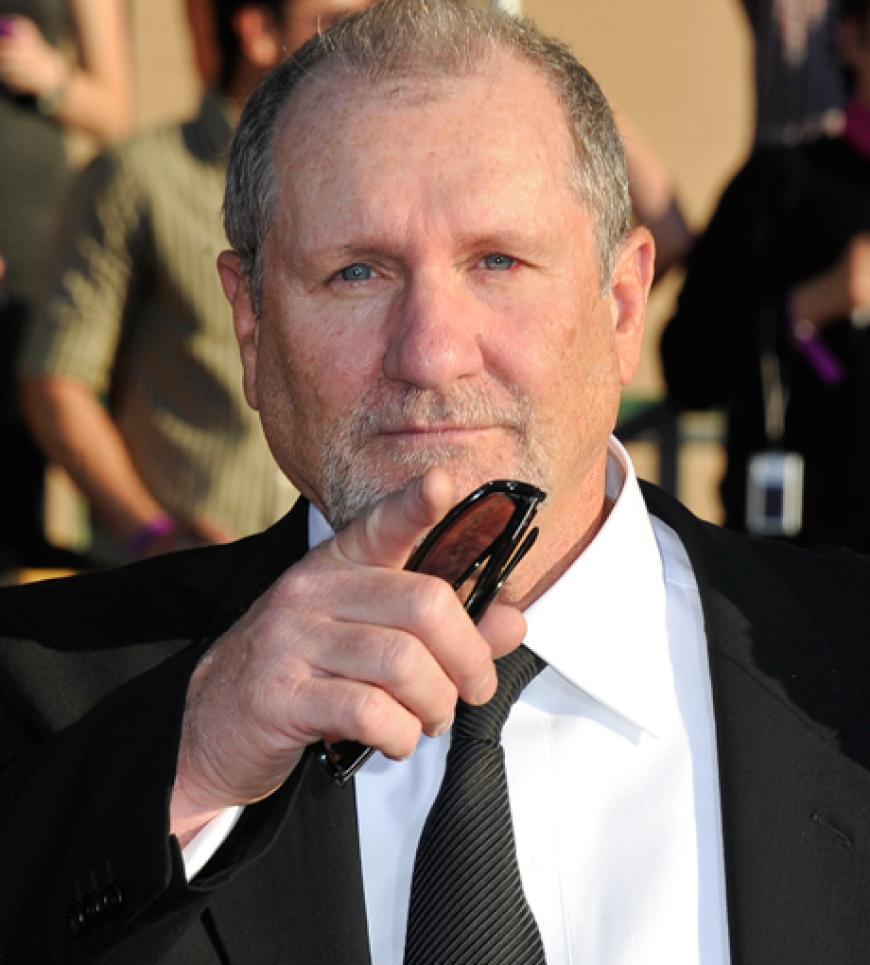 Ed O'Neill ganz lässig mit Sonnenbrille