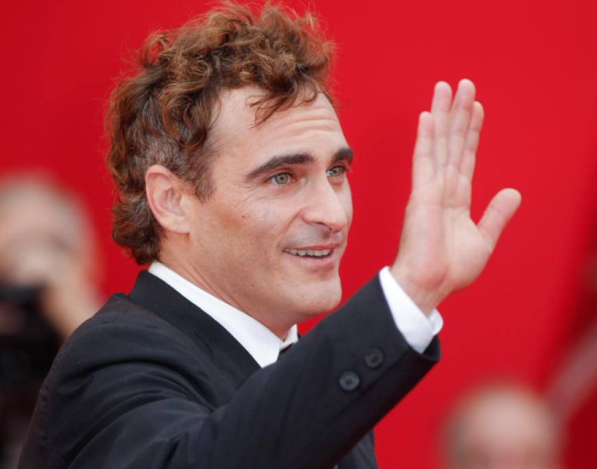 Winke, winke:´ Joaquin Phoenix auf dem roten Teppich