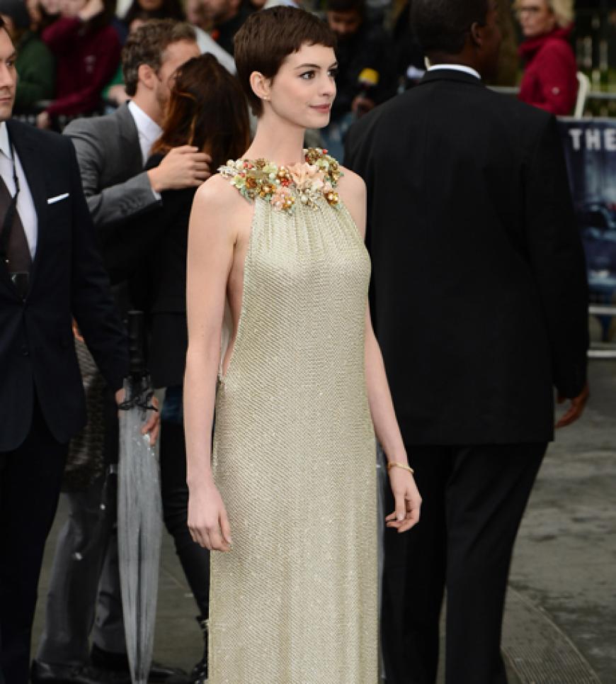 Und auch Hollywood-Star Anne Hathaway soll unter ihrem weiten Kleid ein Bäuchlein haben. Zumindest wird gemunkelt ...