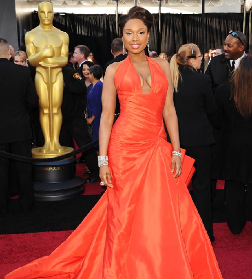In der Nacht von Sonntag auf Montag wurde in Hollywood wieder der wichtigste Red Carpet des Jahres ausgerollt: Der Oscar wurde vergeben! Und für die Stars wurde der Rote Teppich zum Laufsteg - wer legte einen oscarreifen Auftritt hin - und welcher Promi griff daneben? Entscheiden Sie selbst! Jennifer Hudson strahlte in einer orangefarbenen Robe