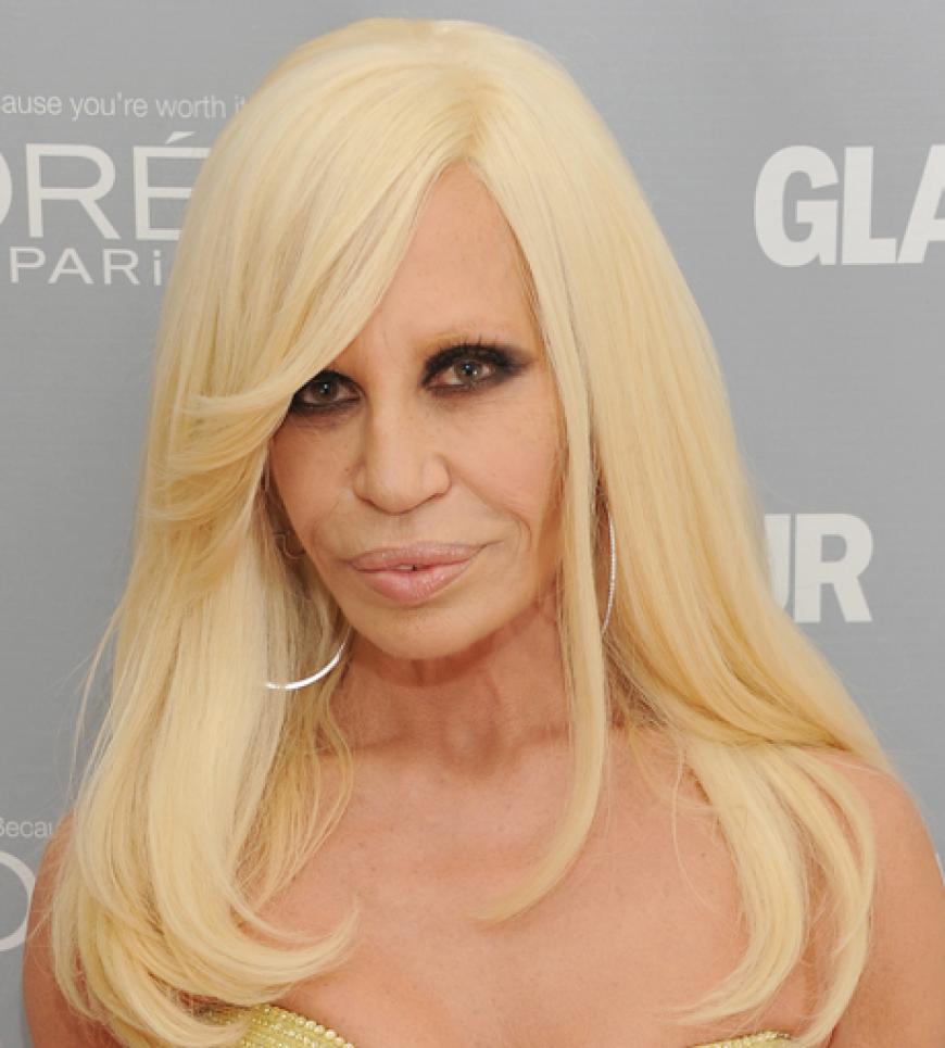 Donatella Versace überreichte den Award an Jennifer Lopez