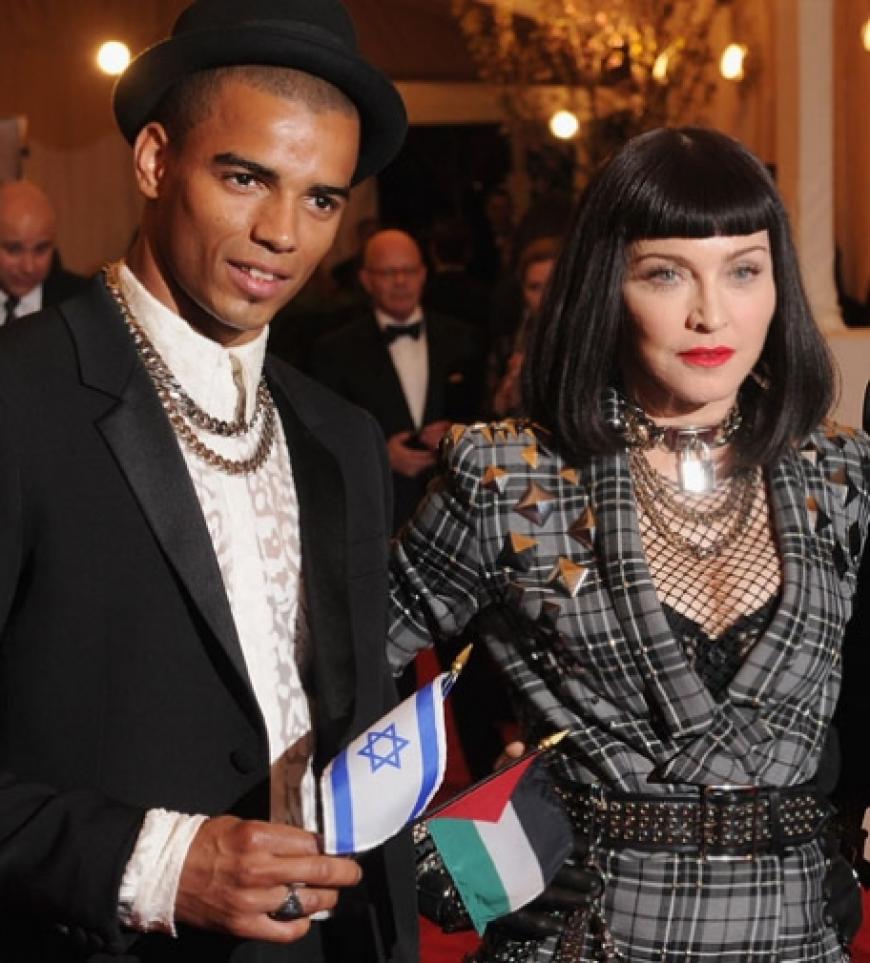Der 30 Jahre jüngere Boytoy Brahim Zaibat ist flügge geworden! Madonna möchte das Weihnachtsfest angeblich mit ihrem Ex-Ehemann Sean Penn verbringen...