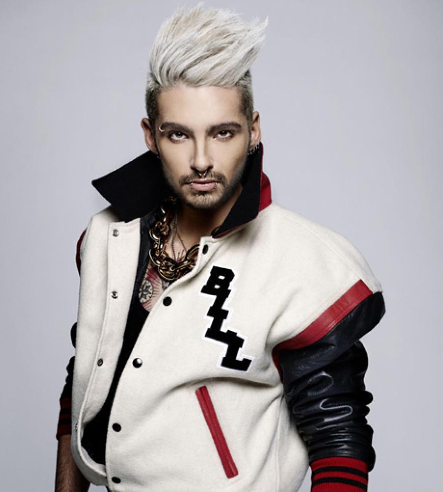 Bill Kaulitz: Sein Look hat sich verändert - aber auffällig bleibt er noch immer. Der Sänger trägt nun platinblonde Haare und Dreitagebart - dafür ist das kräftige Augen-Make-Up Vergangenheit