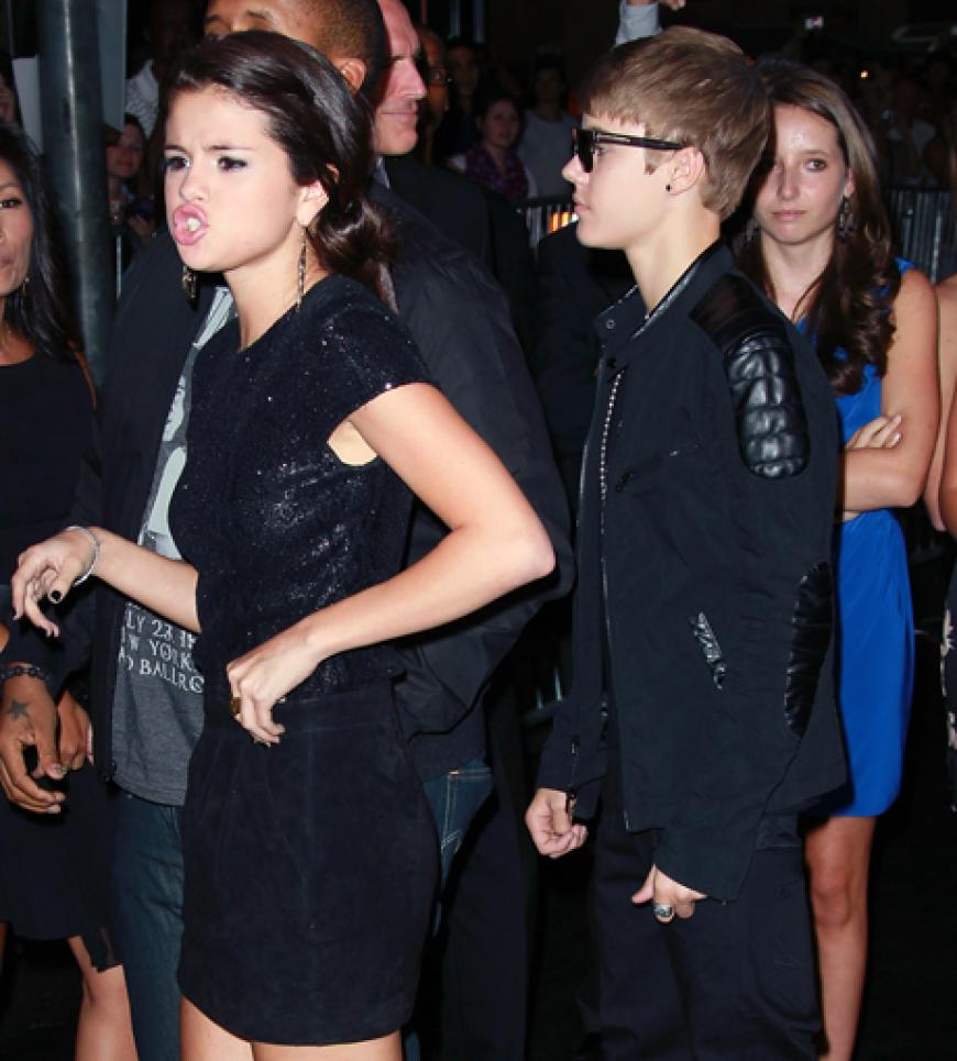 Singt Selena hier mit oder hat Justin sie geärgert?
