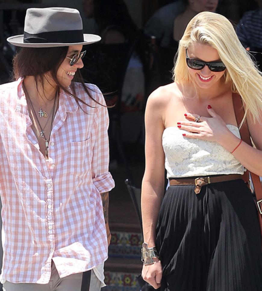 Amber Herad hat viel Spaß mit ihrer Ex Tasya van Ree