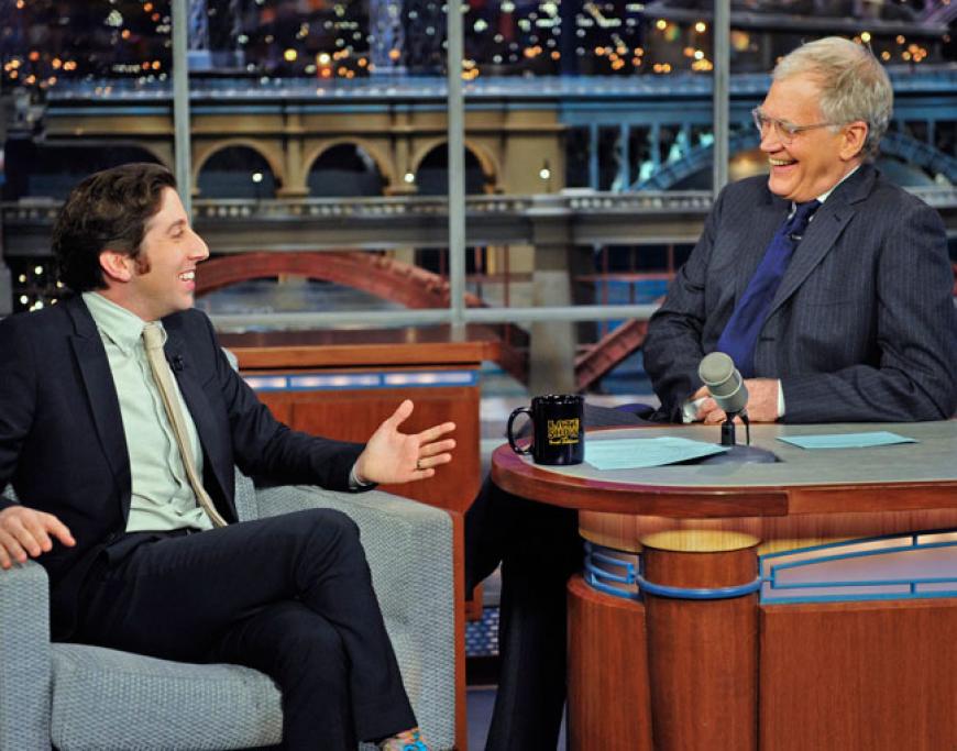 Hier ist Simon Helberg bei Talkmaster David Letterman zu Gast