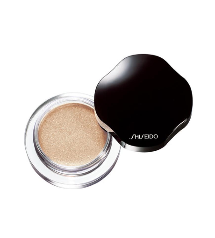 Ein natürliches Augen-Make-Up lässt die Augen natürlich strahlen. Mit der leichten Textur eignet sich die