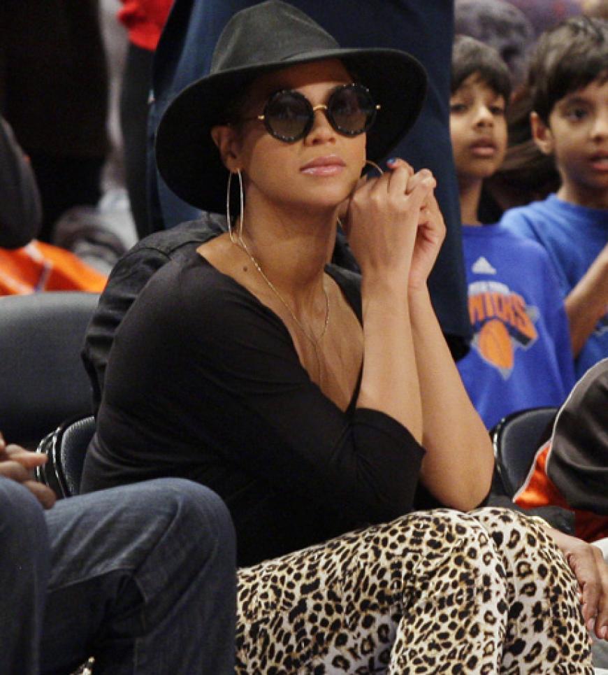 Fieber und Daumen drücken: Beyoncé Knowles in der ersten Reihe beim Basketball in New York