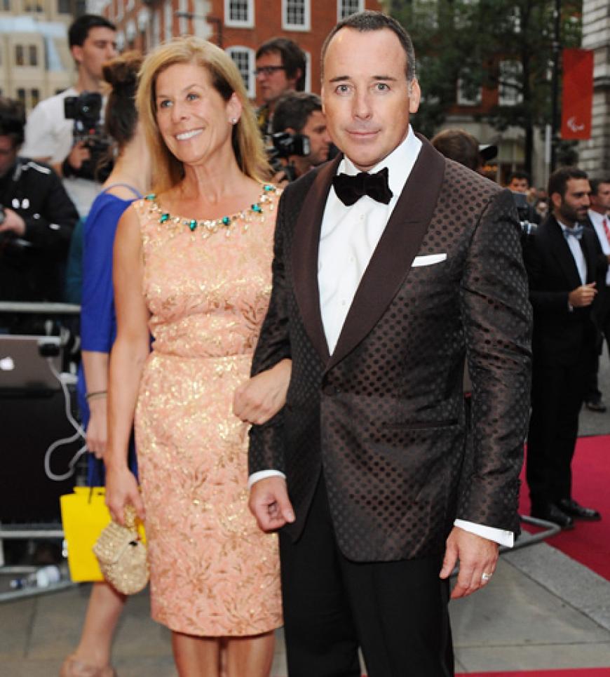 David Furnish kam ohne seinen Lebenspartner Elton John, dafür aber mit weiblicher Begleitung