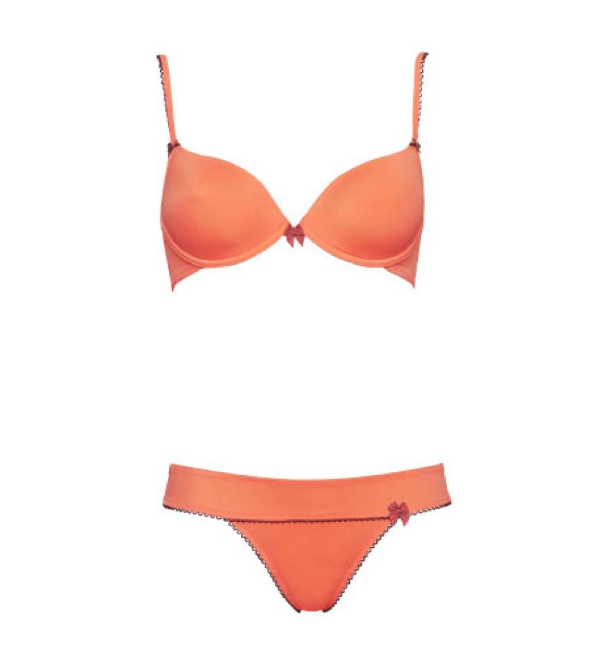In Korallenrot von Cheek by Lisca, ca. 40 Euro