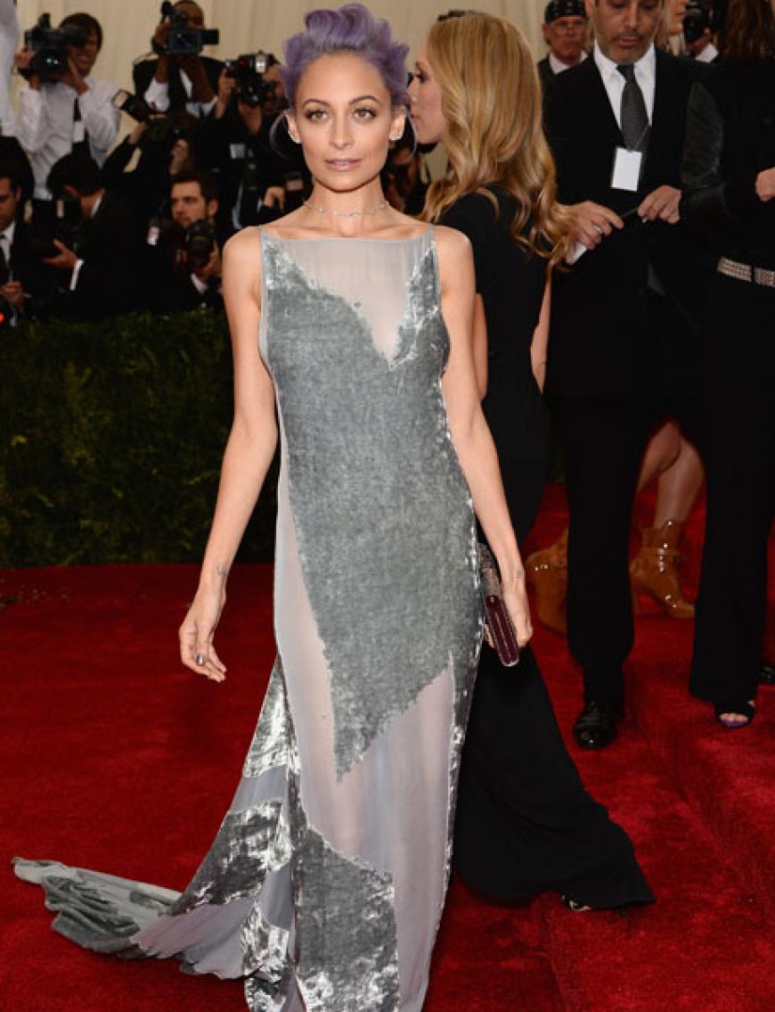 Graue Maus: Nicole Richie setzt leider nur mit ihre Haarfarbe einen schönen Akzent