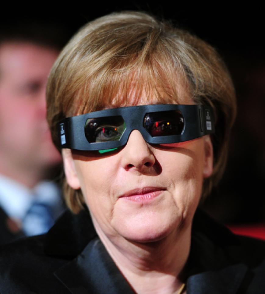 Angela Merkel mit 3-D-Brille