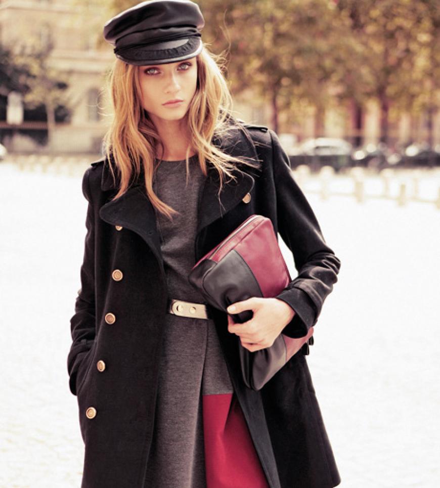 Von Paris über Mailand bis New York auf der Fashion Week im Februar zog sich der Military Trend durch alle Kollektionen. Auch Mango greift das Thema auf und schenkt uns diesen Mantel mit dekorativen Goldknöpfen und Schulterklappen
