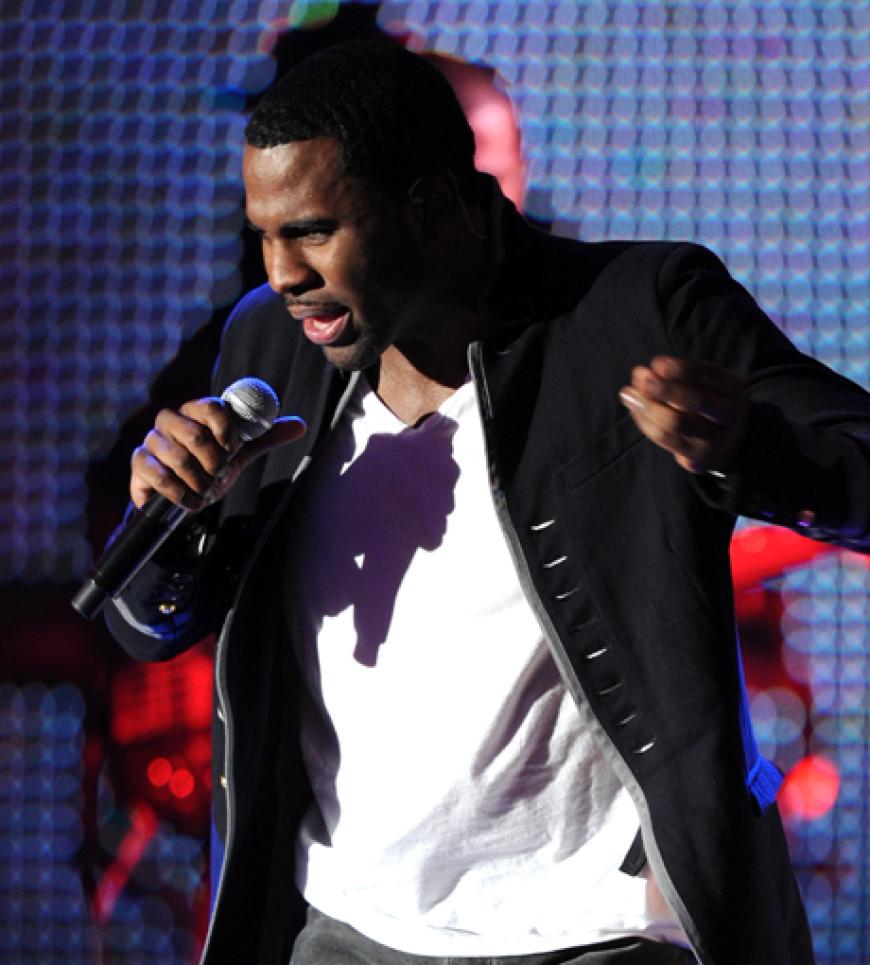 ... und Jason Derulo dem Publikum mit ihren heißen Performances ein