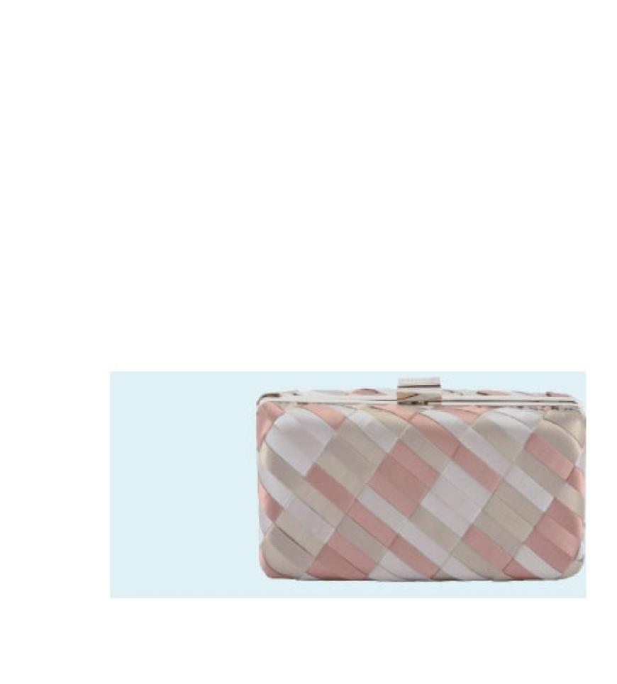 Begleiter:
Clutch mit Farbschattierungen
von Coccinelle,
ca. 120 Euro