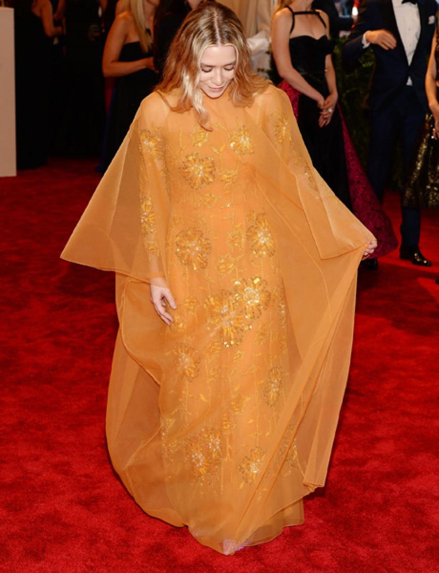 Ashley Olsen in einer gelben Vintage Dior Robe