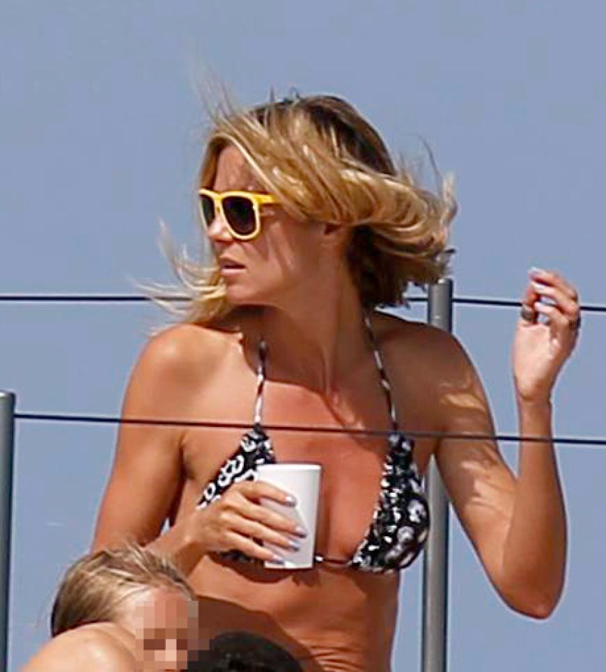 Mit cooler Brille lässt sich die Geschäftsfrau den Wind um die Ohren pusten. Die Auszeit hat sich Heidi redlich verdient - schon bald gehen ihre neuen Shows in den USA und in Deutschland los
