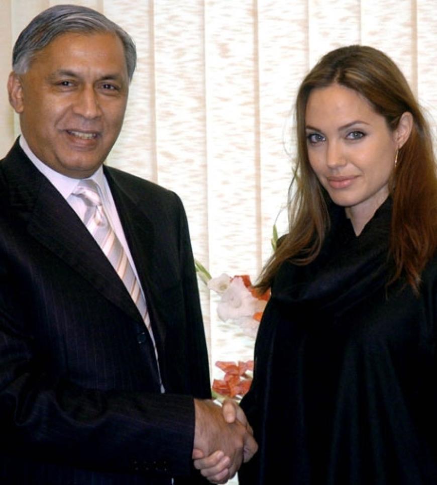 Angelina Jolie und Pakistans Ministerpräsident Shaukat Aziz