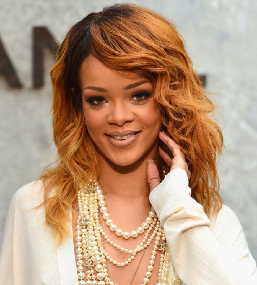 RiRi mit kupferblonden Haaren