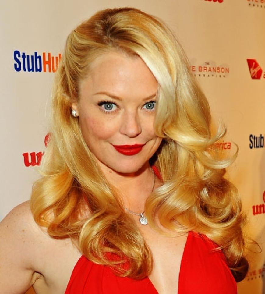 Lady in Red: Schauspielerin Charlotte Ross zog mit ihrem sexy Outfit alle Blicke auf sich