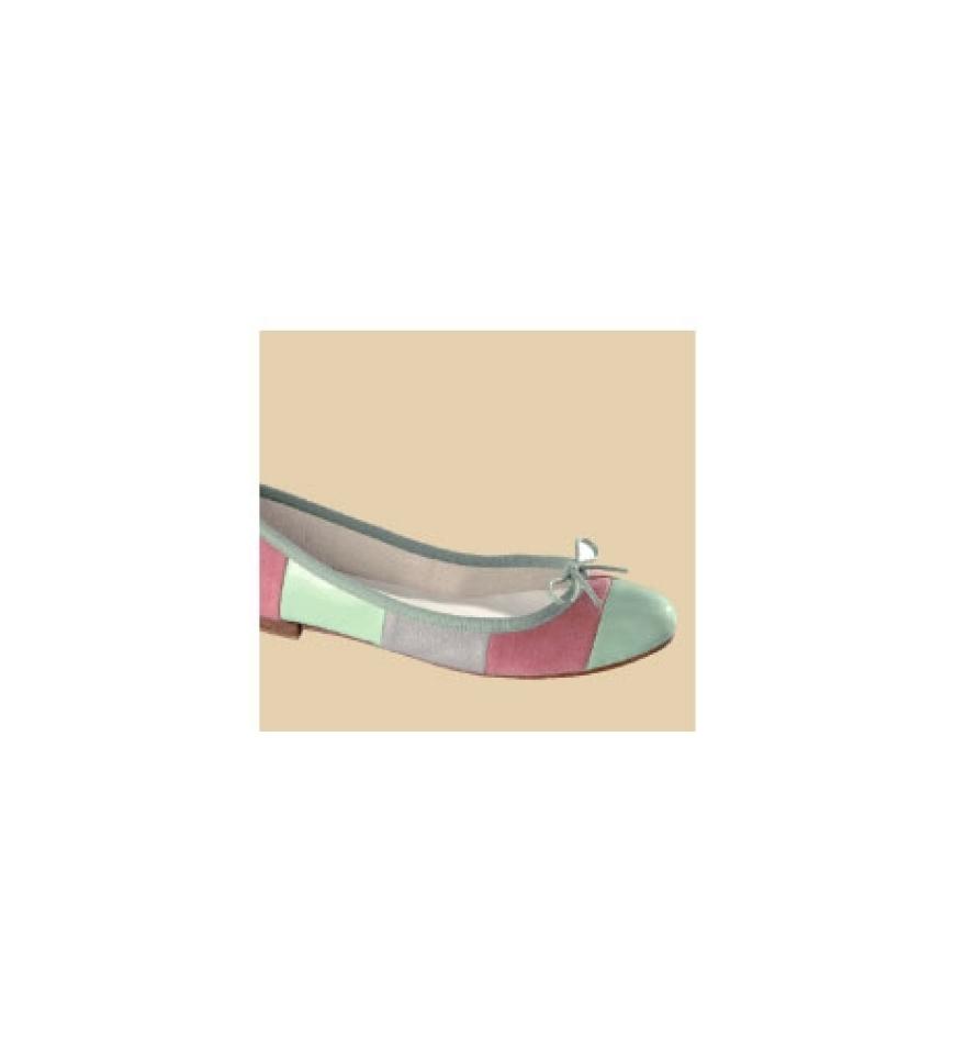 Gangart:
Ballerinas mit Streifenmuster von Repetto, ca. 170 Euro
